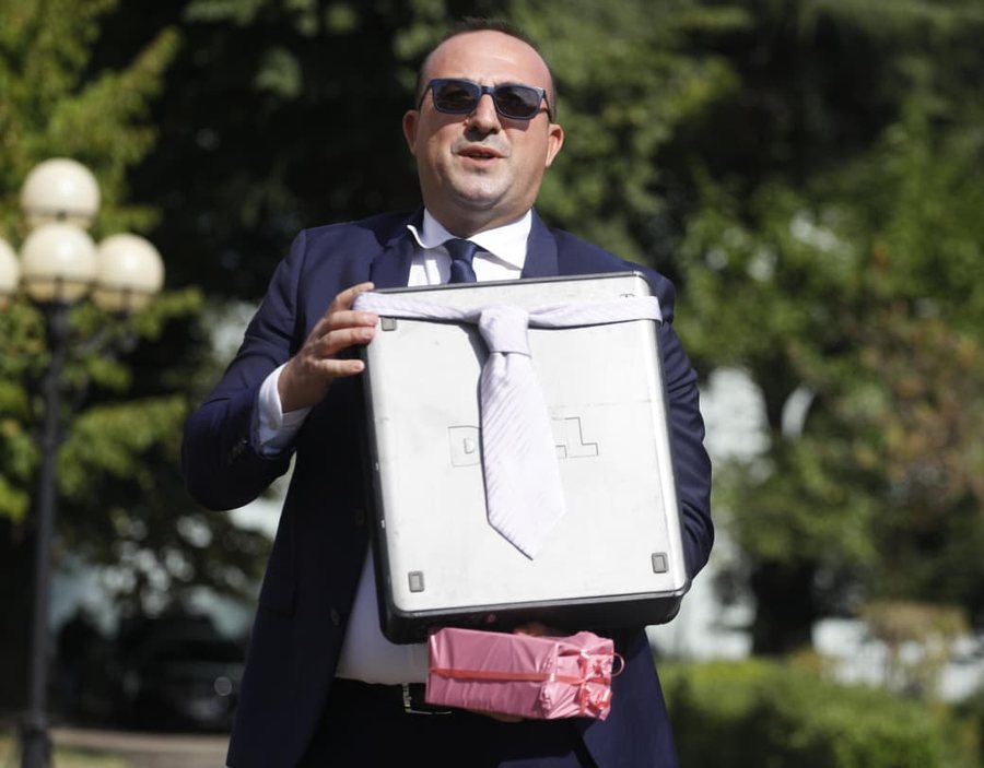“Do t’i kërkojmë dorën!” Korreshi çon