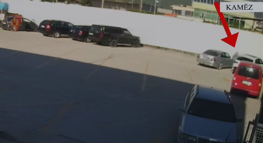 Vodhi një shumë parash në një automjet të parkuar