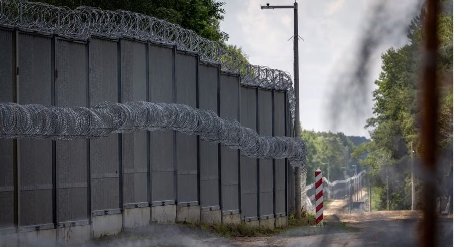 Polonia rihap kufirin me Bjellorusinë, teksa Kina synon të mbrojë