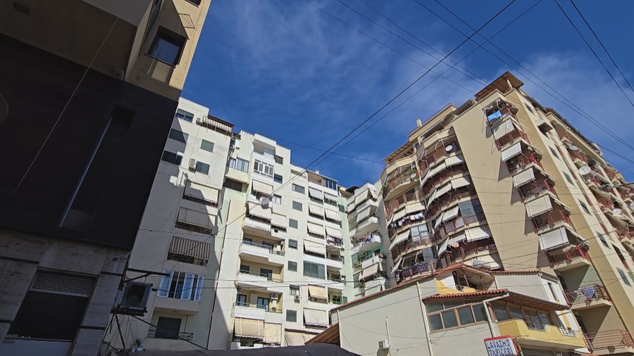Stopohen shitjet në Fier, çmimet e apartamenteve mbi logjikën e