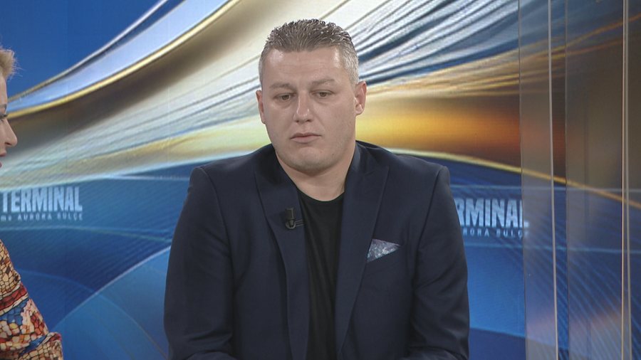 Shkarkimi i Veliajt, vendim politik, këshilltari i majtë: Disa