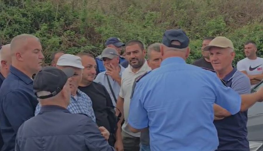Banorët e 7 fshatrave në Vlorë sërish në protestë,