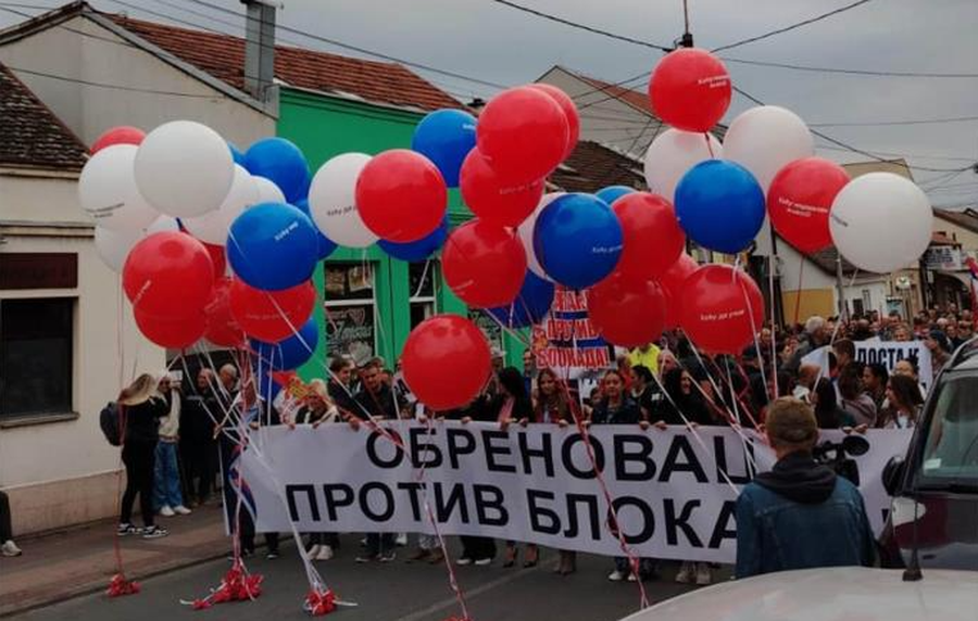 Kundëprotestë nga mbështetësit e Vuçiç, nisin