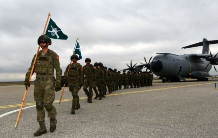 Trupat turke mbërrijnë në Kosovë në mbështetje
