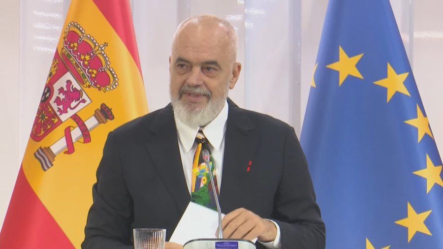 “Diella nuk është lodër”, Rama: Me të po