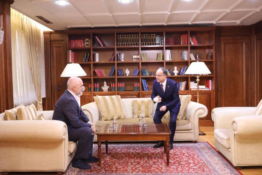 “Je robot i Ramës”- Bardhi ‘sulmon’ Presidentin