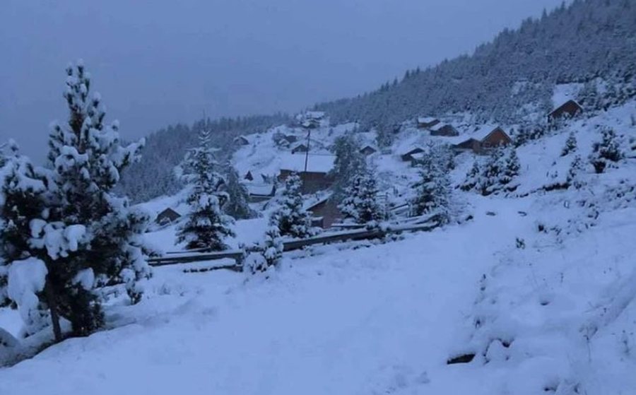 Dimër i parakohshëm në Kosovë, petku i bardhë mbulon