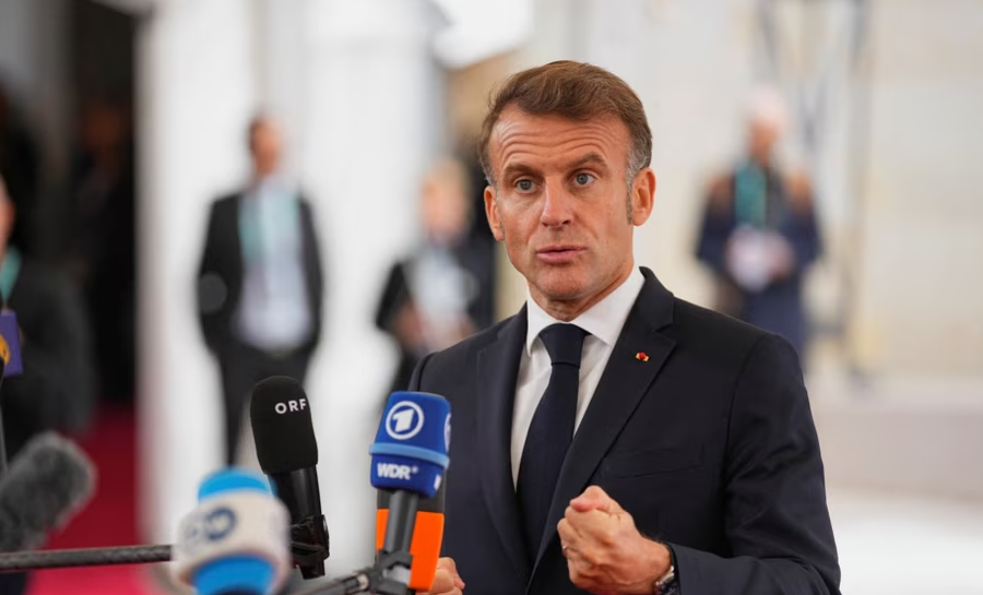 Macron kërkon rritje të presionit ndaj “flotës në
