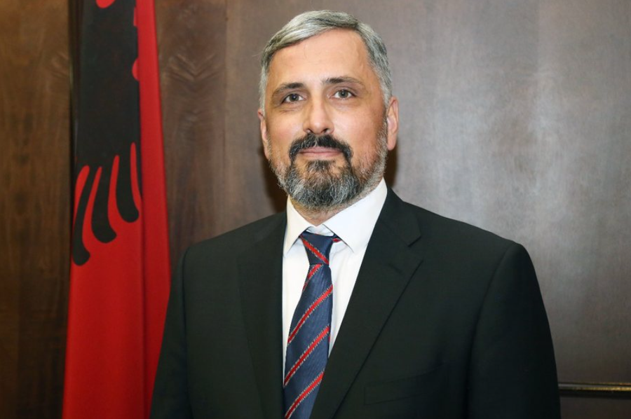 U zgjodh anëtar i Gjykatës Kushtetuese, Asim Vokshi betohet të