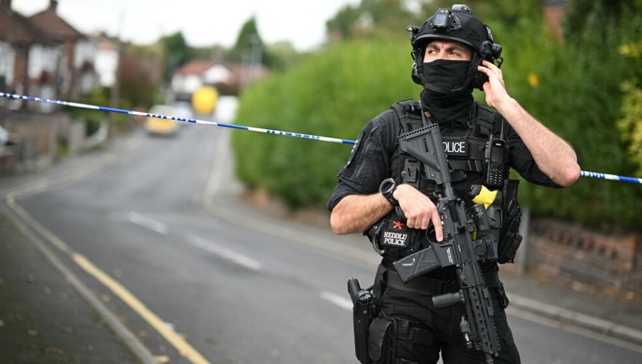 Policia britanike identifikon viktimat dhe autorin e sulmit në