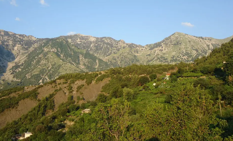 Gjenden mbetje të një kafke njeriu në fshatin Tërbaç