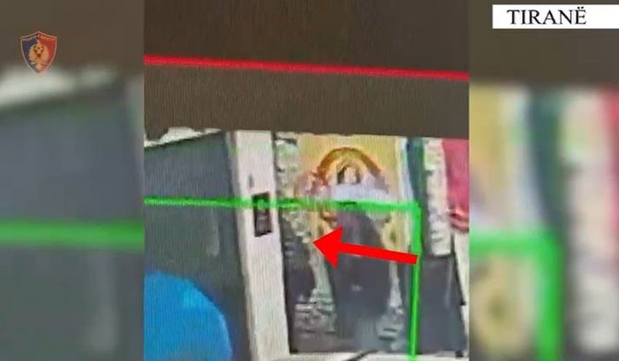 Vodhi në një lokal në Tiranë çantën e një