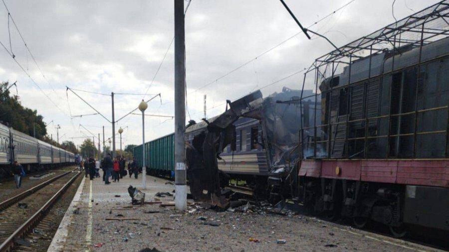 Dronë mbi stacionin hekurudhor! Goditet treni me pasagjerë, mbi 30