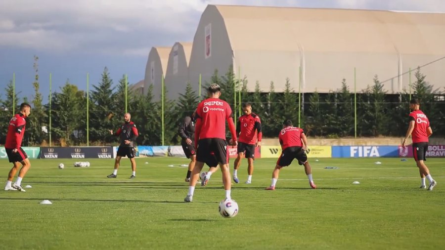 Ndeshja me Serbinë, kuqezinjtë nisin përgatitjet. Ismajli dhe