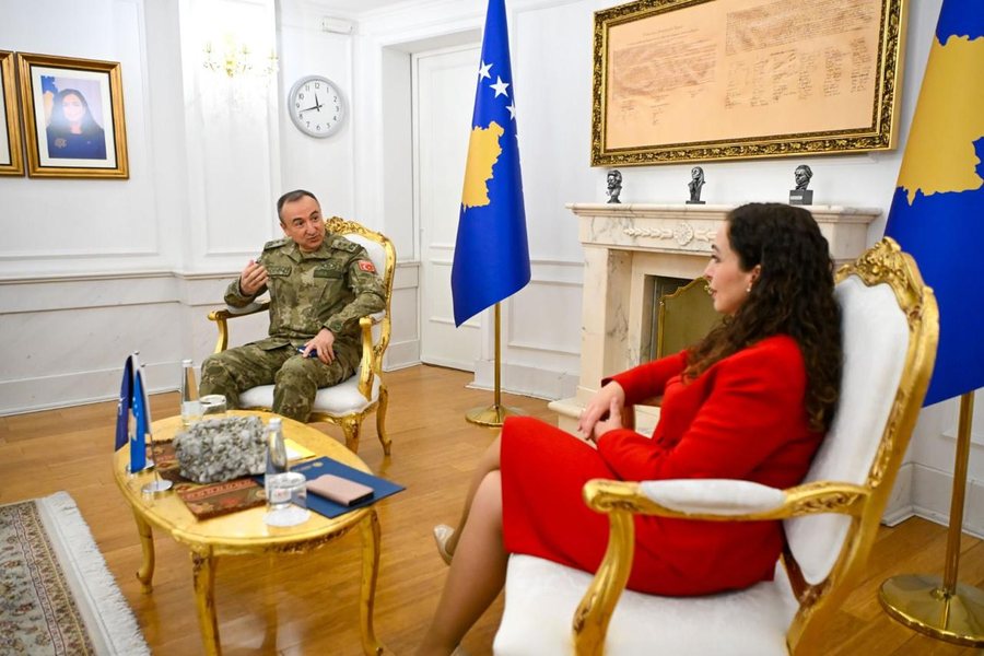 Presidentja Osmani takon komandantin e ri të KFOR-it