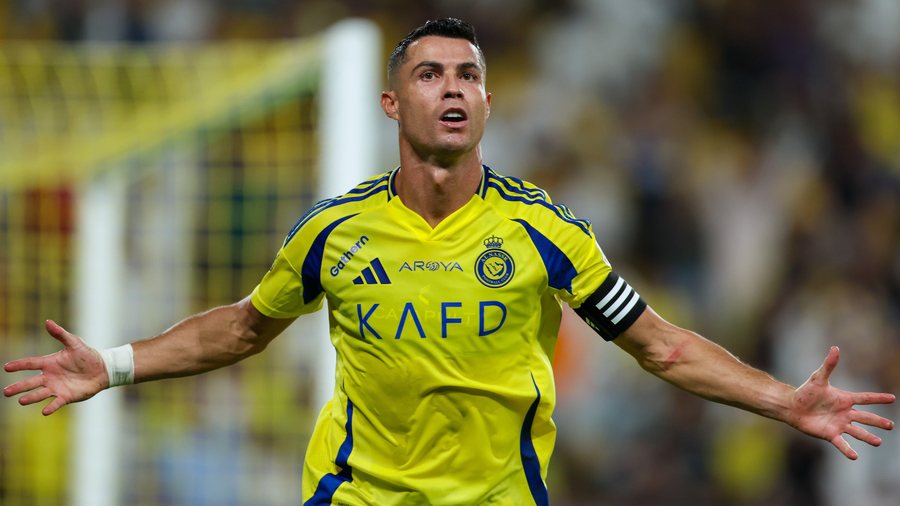Cristiano Ronaldo bëhet futbollisti i parë miliarder