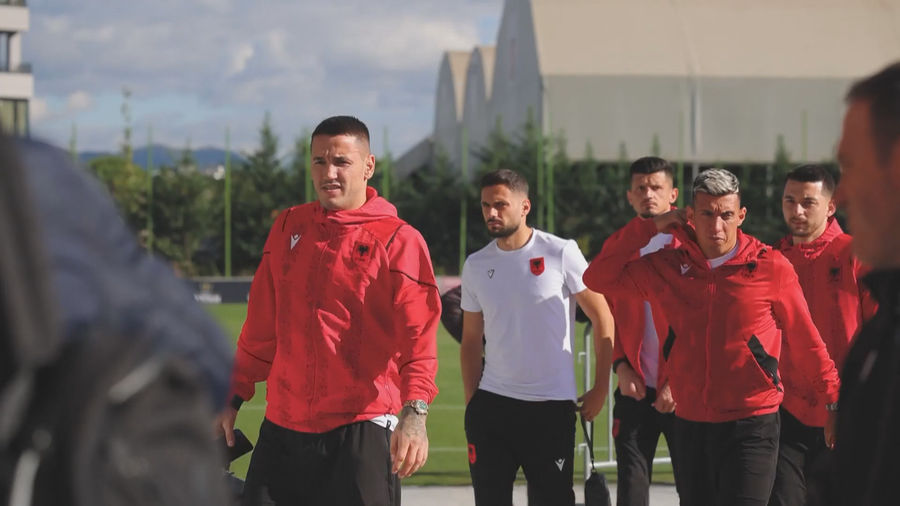 Ndeshja me Serbinë, Kombëtarja vijon përgatitjet, Sylvinho fton