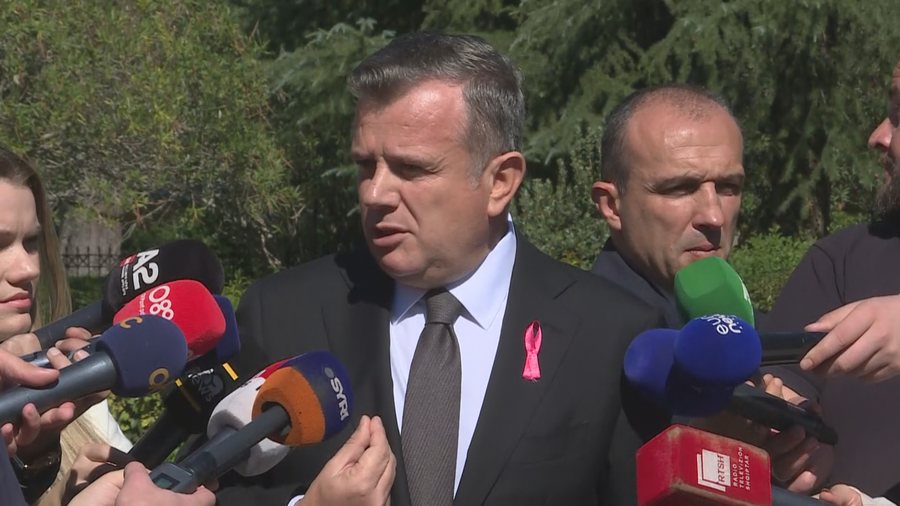Seanca e tensionuar në Kuvend, Balla: Dy orë pa hyrë në rend