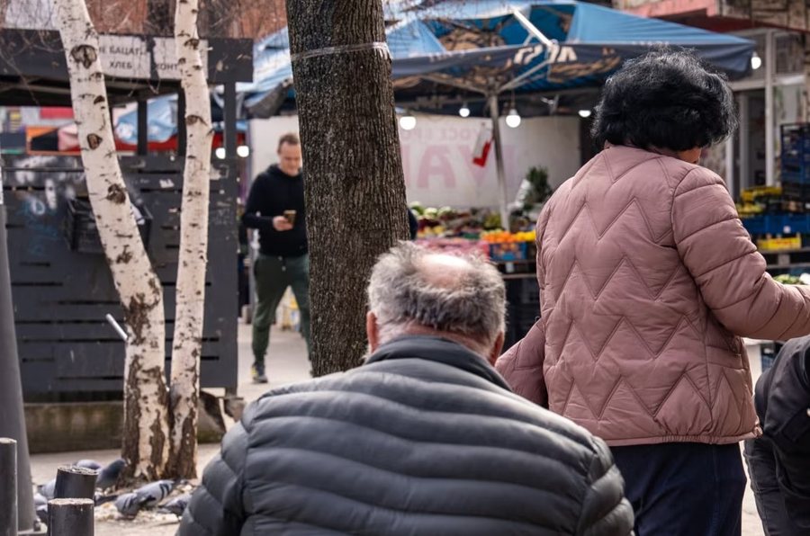Punë nga Beogradi për serbët në Kosovë: Ndihmë apo