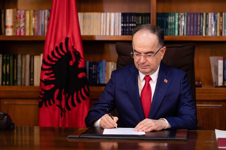 Gjykata Kushtetuese pezullon dekretin e Presidentit për zgjedhjet në