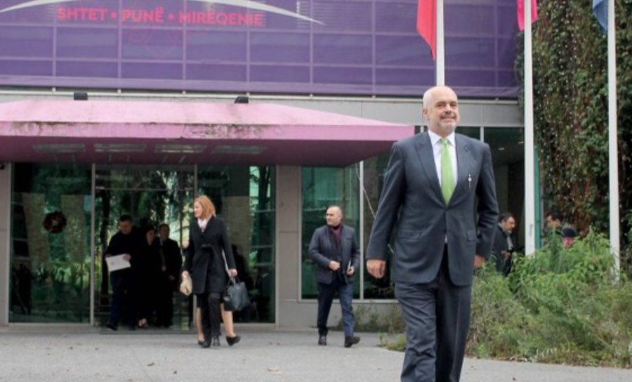 Drejtuesit socialistë, SMS strukturave të kryeqytetit: Presim vendimin