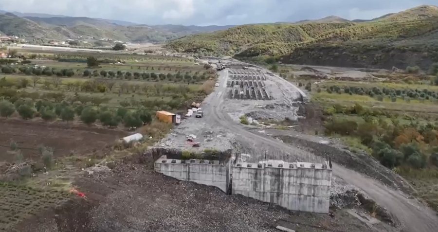 Balluku inspekton punimet për autostradën Elbasan-Rrogozhinë: