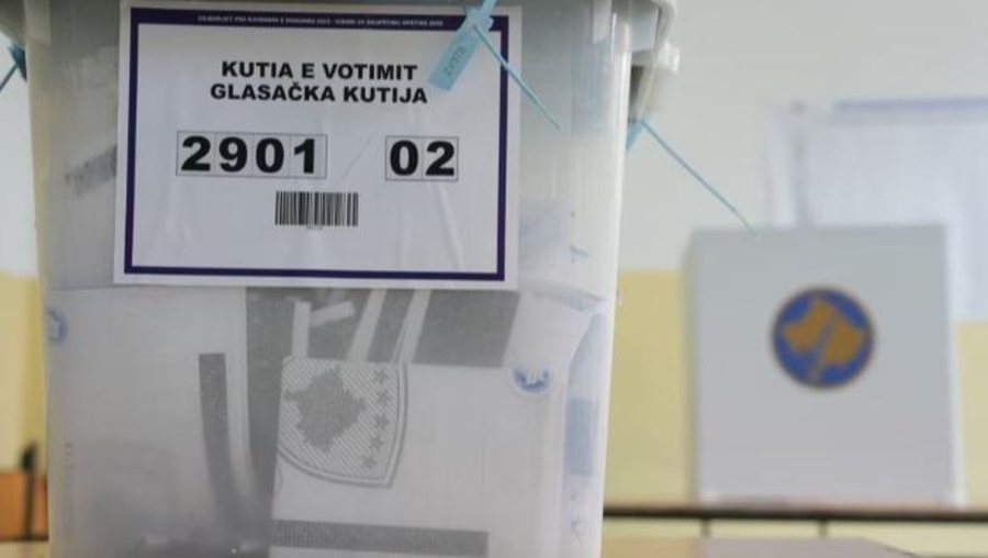Përfundon procesi i votimit në Kosovë, pjesëmarrja shkon