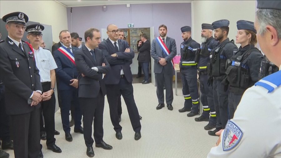 Kriza në Francë, Lecornu rikthen në qeveri besnikët e Macron