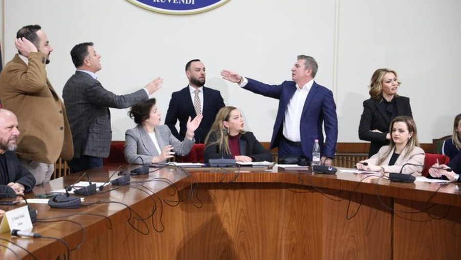 Reforma zgjedhore, tërhiqen socialistët? Komision me anëtarë