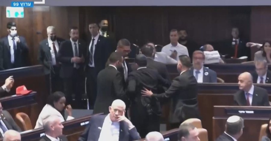 Incident brenda parlamentit izraelit teksa po fliste Donald Trump