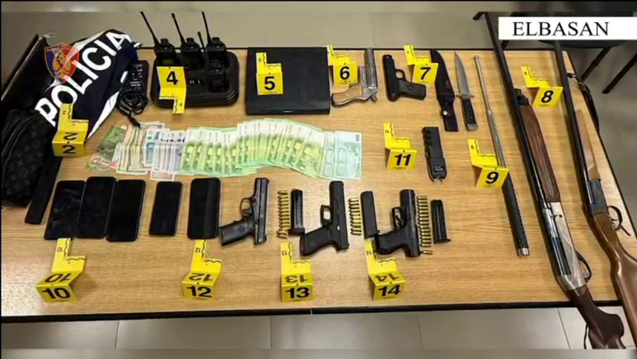 14 të arrestuar në Elbasan, sekuestrohen armë dhe uniforma