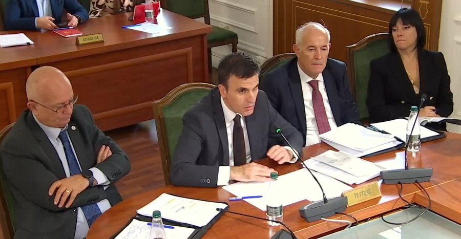 A keni pasur presione nga politika apo diplomatët e huaj? Përgjigjet