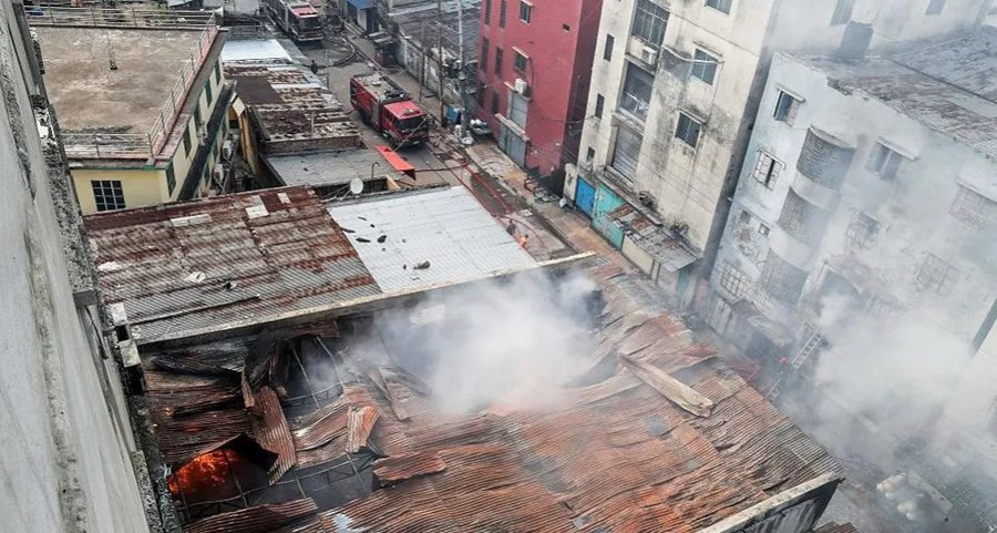 Zjarr në një fabrikë në Bangladesh, 16 viktima