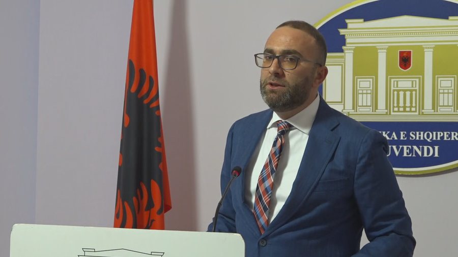 “President paradite, mjek pasdite”, Bardhi: Tenderët e