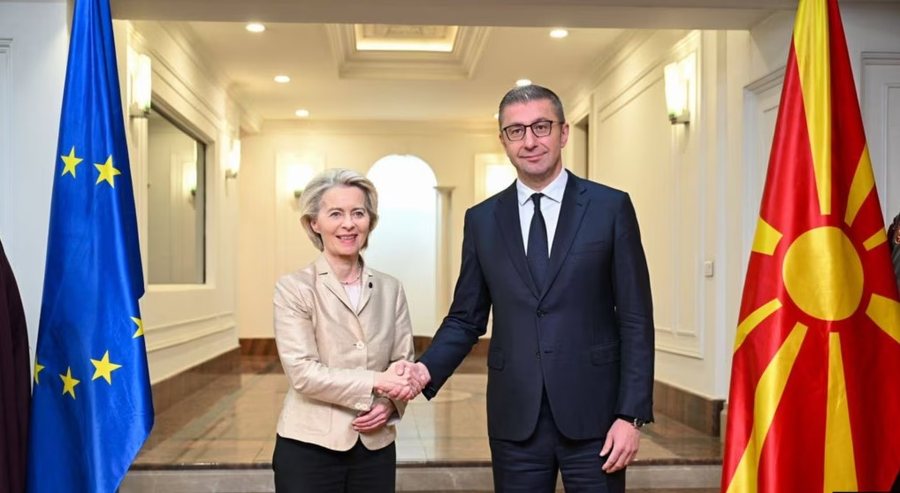 Von der Leyen i bën thirrje Shkupit t’i bëjë ndryshimet