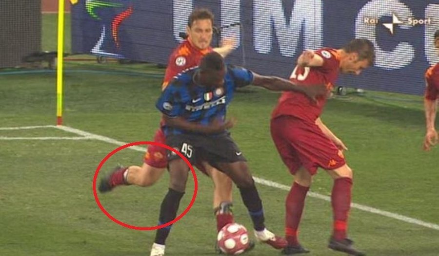 15 vjet më pas, Totti zbulon pse e goditi Balotelli-n