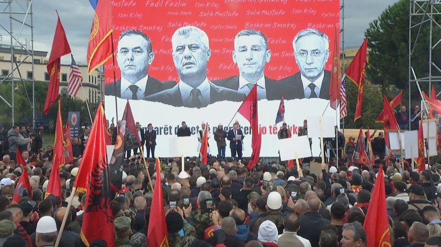 Mbyllet tubimi në Tiranë, mijëra shqiptarë në