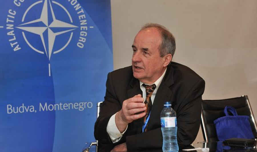 Shuhet eksperti i njohur i çështjeve ndërkombëtare, Janusz