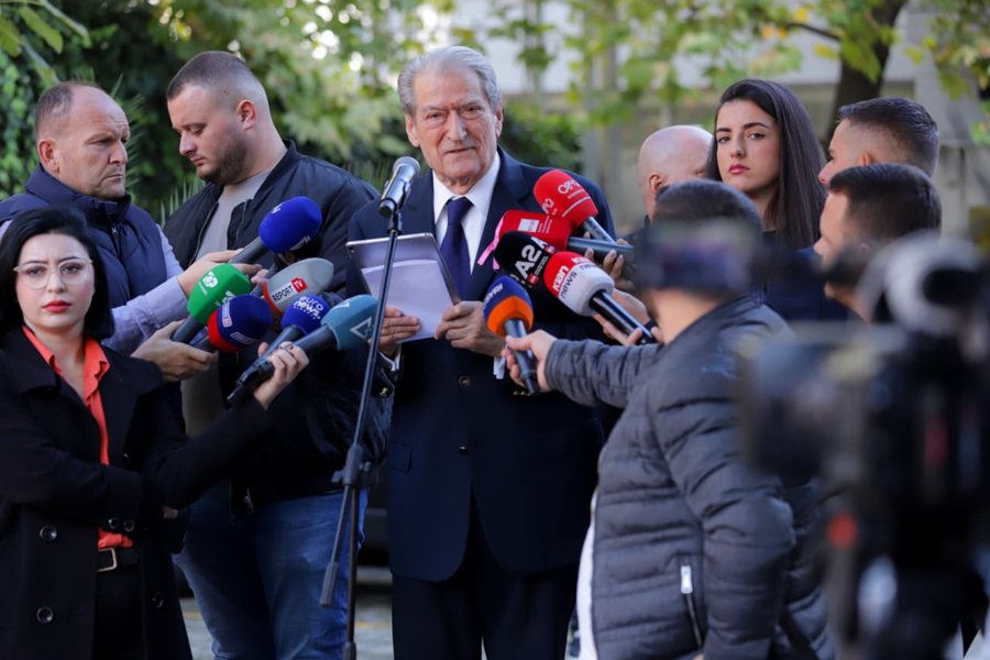Berisha: Irena me 5 mbiemra! Nuk duhej të ishte më gjyqtare, por ajo