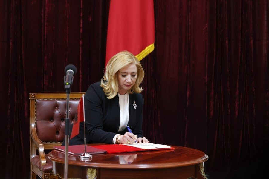 Kryetarja e Kushtetueses: Një gjykatë që nuk guxon,