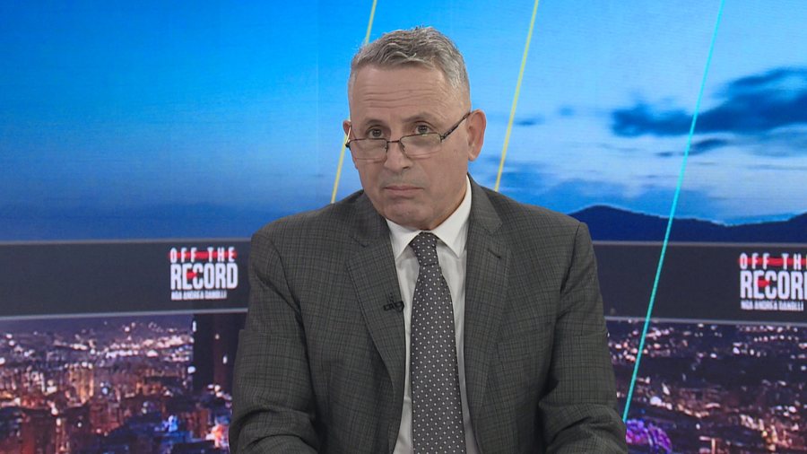 “Nano një politikan modern”, Qafoku: Pinte 60 cigare në