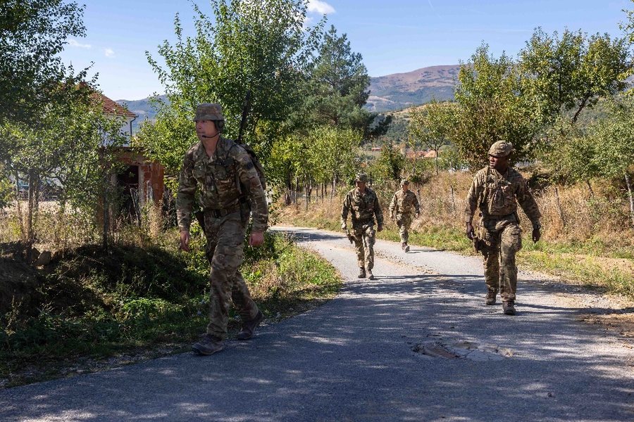 Britania e Madhe zgjat praninë ushtarake në Kosovë deri në