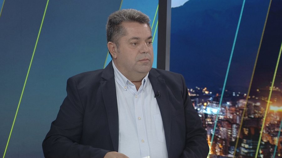 "Aromë Siçilie në Manëz", Shkurti: Shoqëria