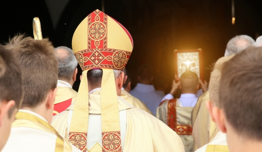 Tronditet Kisha Katolike në Itali, raporti i ri: Gati 4,400 persona të