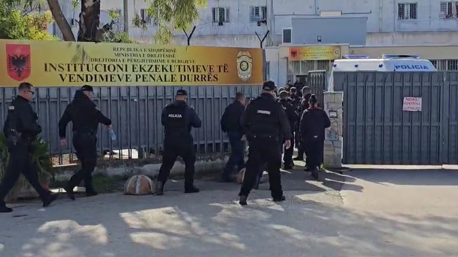 Gjenden 5 iPhone në burgun e Durrësit, ja kujt i përkisnin