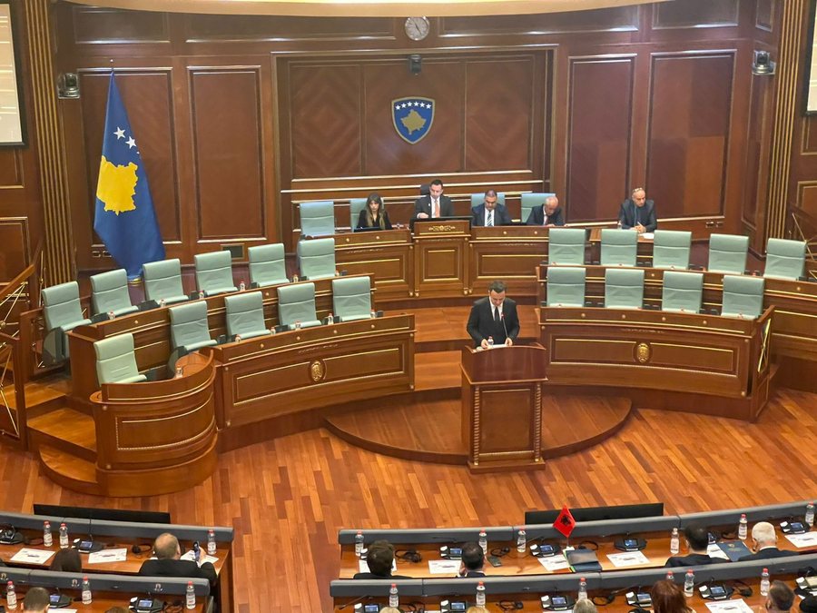 Kurti në Kuvend: Asnjë parti nuk ka pranuar të hyjë në