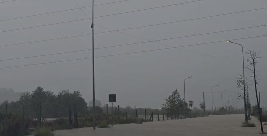 Reshje të dendura në Shkodër, përmbyten banesa në Vaun