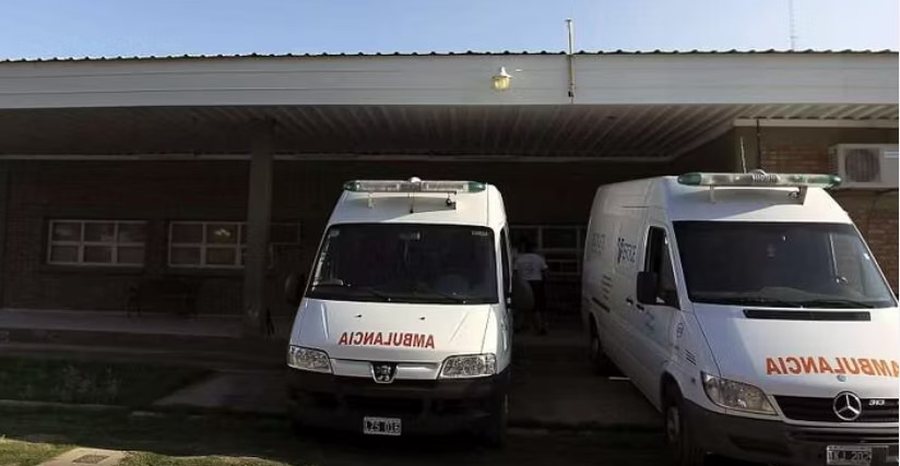 Autobusi përplaset me makinën dhe bie nga ura, 9 viktima