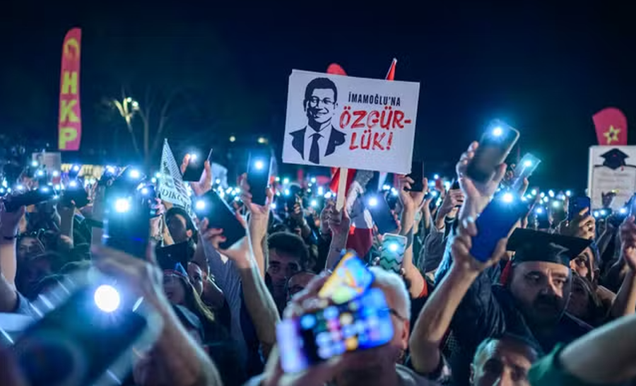 Turqia e akuzon kryetarin e burgosur të Stambollit për “spiunazh
