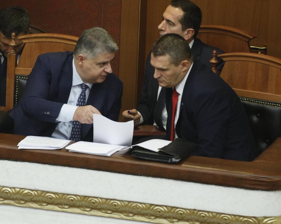 Ndërpritet seanca, debati PS-PD për raportimin e krerëve të